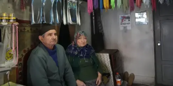 bir-an-bile-ayrilmiyorlar-64-yillik-ayakkabi-tamircisi-her-sabah-dukkanini-esiyle-aciyor-Ad3ktYbx.webp