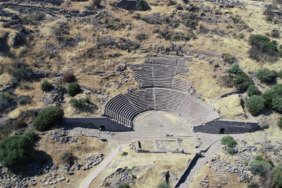 assos-antik-kentinde-2200-yillik-tiyatro-yeniden-hayat-buluyor-rKk731b4.jpg