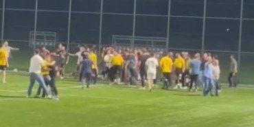 boluda-koyler-arasi-futbol-macinda-kavga-cikti-tribunler-sahaya-indi-LF9SZQDb.jpg