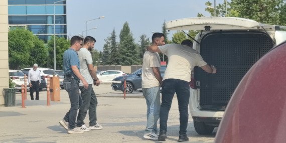 bursada-icindeki-takilar-sahte-cikinca-caldiklari-kasayi-tarlaya-atip-kactilar-X2pgG9jZ.jpg