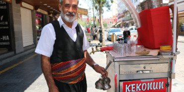 diyarbakirda-sicaklarin-kurtaricisi-meyan-koku-serbeti-kbTZiBXS.jpg