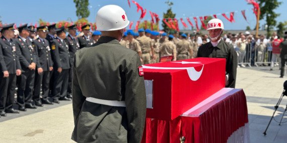 hatayda-sehit-olan-er-memleketi-giresunda-son-yolculuguna-ugurlandi-VTfChGit.jpg