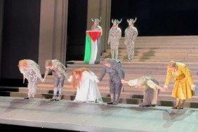ingilterede-kraliyet-opera-salonu-sahnesinde-filistin-bayrakli-protesto-VF6a2i9n.jpg