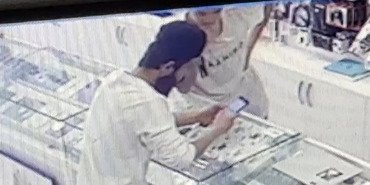 istanbulda-bir-garip-hirsizlik-telefonum-calindi-diyerek-kandirdi-YDGCwUFk.jpg