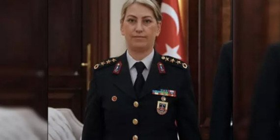 jandarmanin-kadin-pasasi-gulden-mat-sakir-tuggenerallige-terfi-etti-kfy8kyRb.jpg