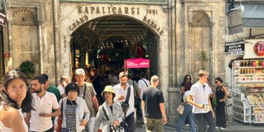 kapalicarsi-yilin-ilk-yarisinda-5-milyon-turist-agirladi-YEMCaZTU.jpg