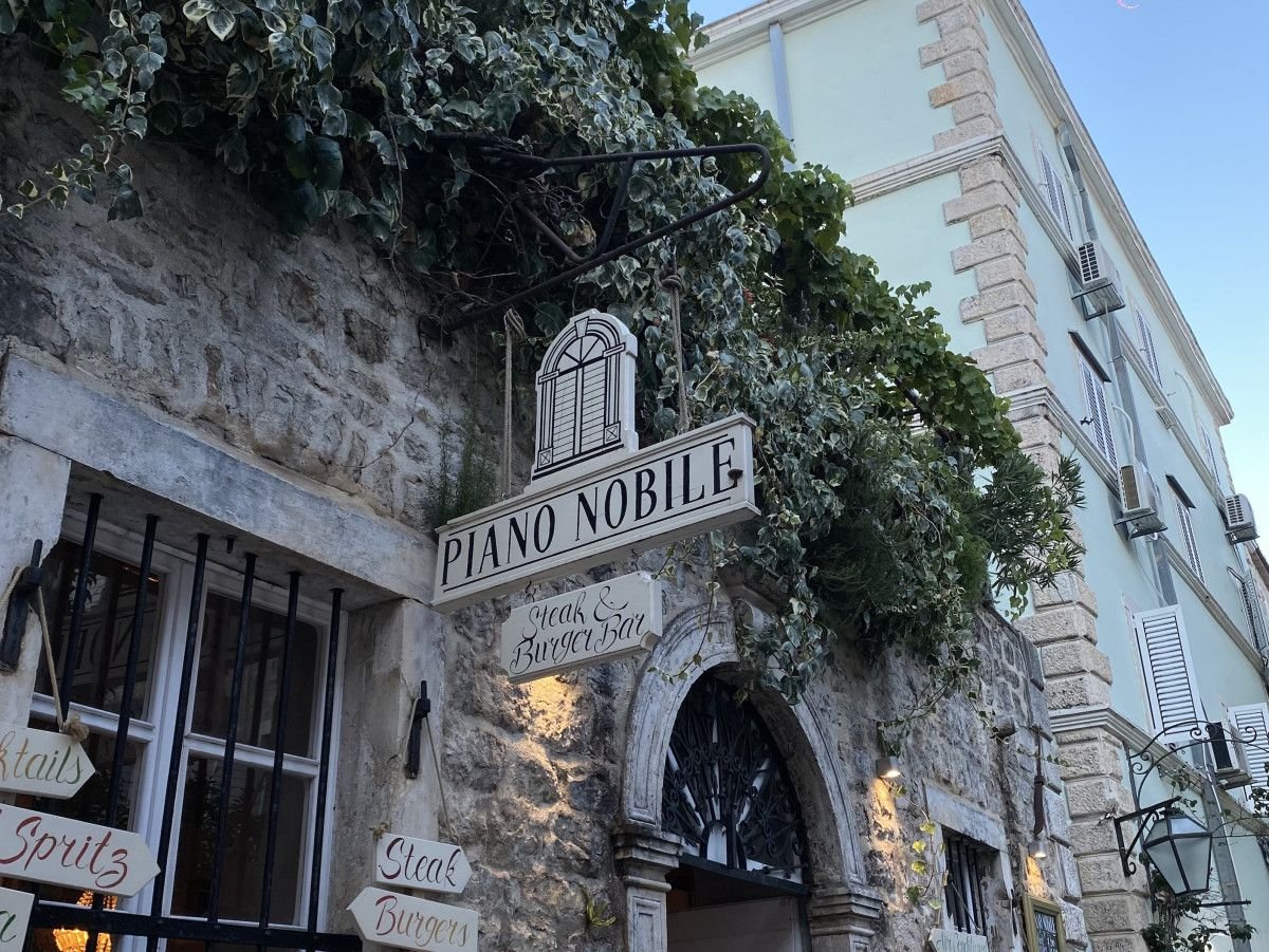 İLK DURAK: BUDVA'NIN TARİHİ TAŞ SOKAKLARI