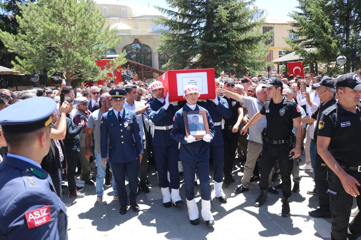 Kayseri'de Şehit Ümit Üzüm'ün Kızından Babasına Veda: Duygusal Anlar!