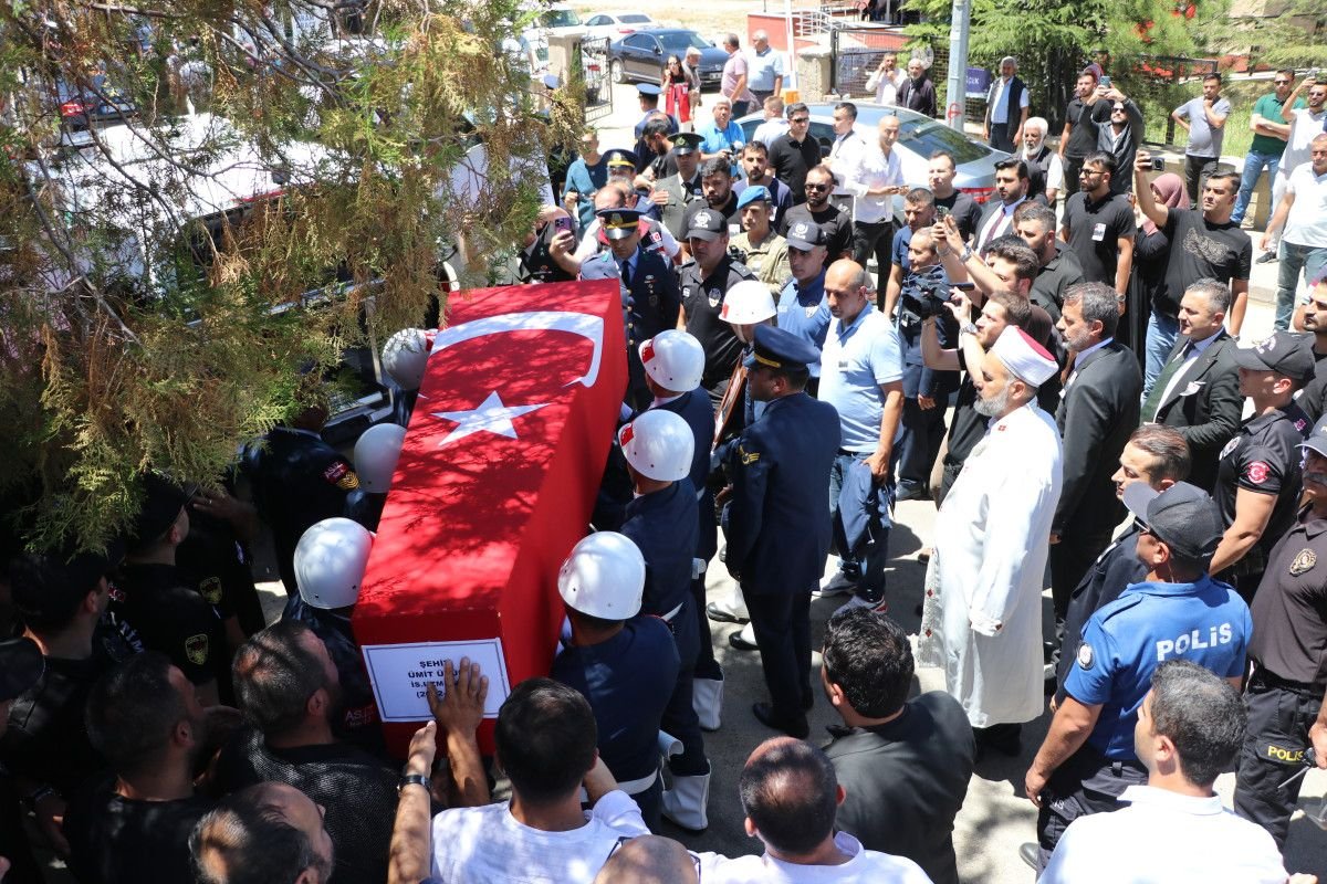 Kayseri'de Şehit Ümit Üzüm'ün Kızından Babasına Veda: Duygusal Anlar!