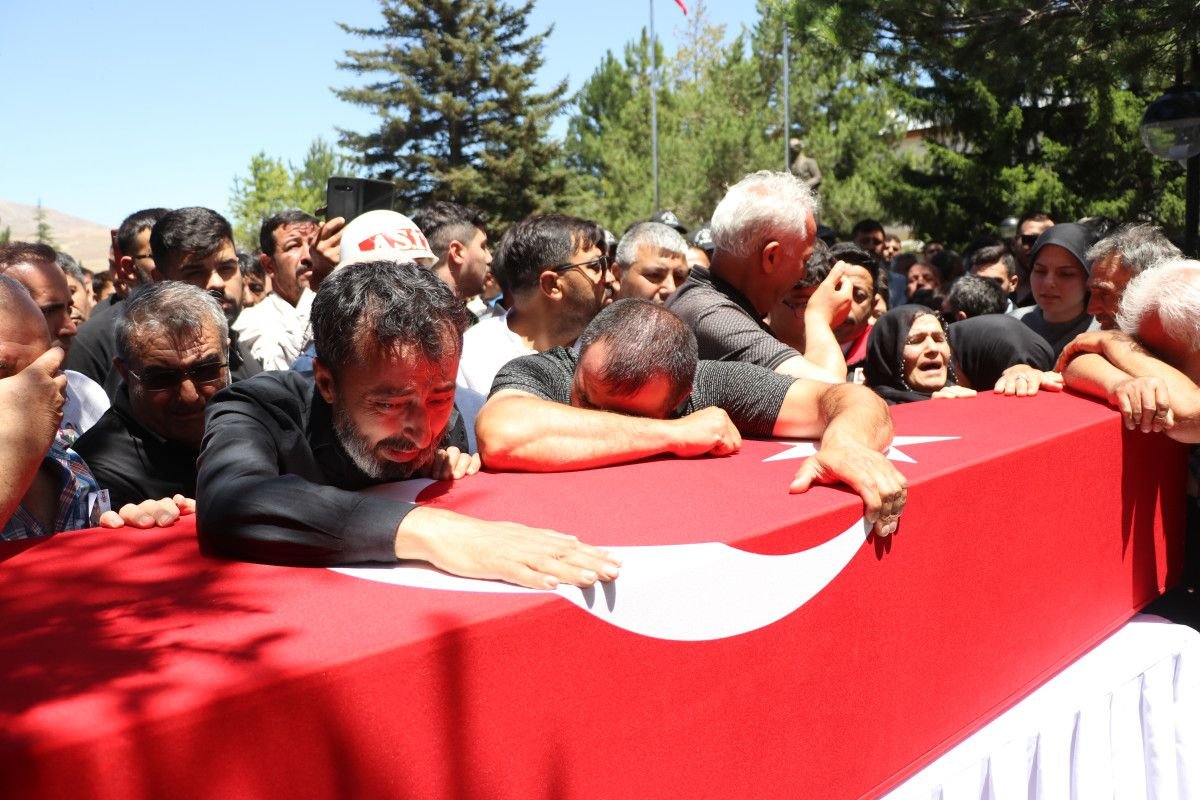 Kayseri'de Şehit Ümit Üzüm'ün Kızından Babasına Veda: Duygusal Anlar!