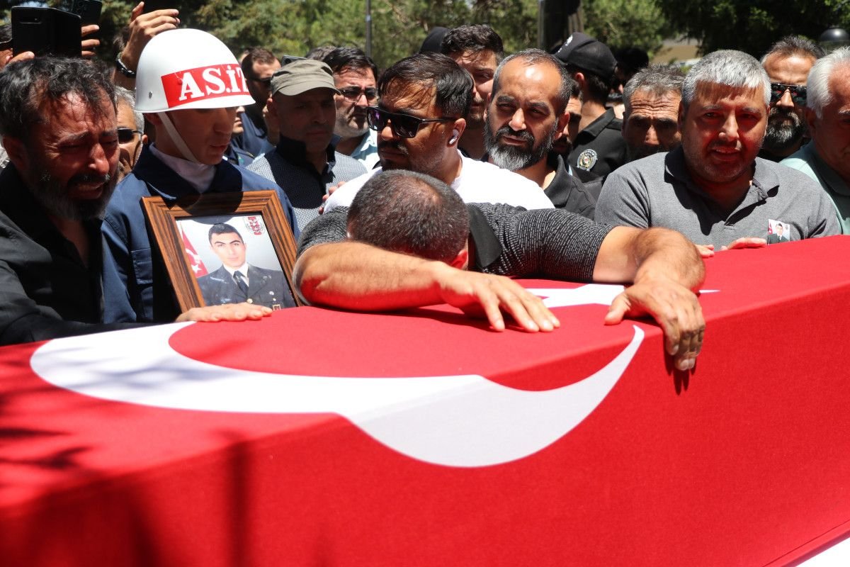 Kayseri'de Şehit Ümit Üzüm'ün Kızından Babasına Veda: Duygusal Anlar!