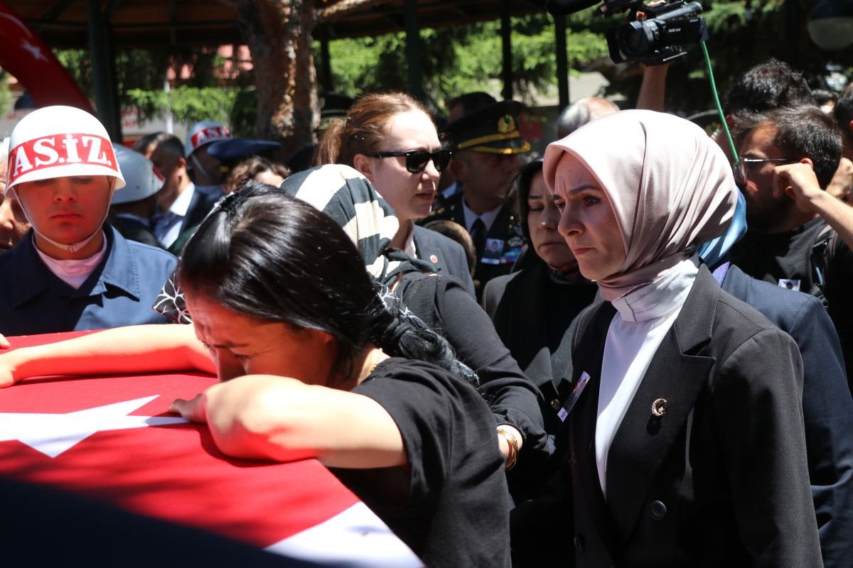 Kayseri'de Şehit Ümit Üzüm'ün Kızından Babasına Veda: Duygusal Anlar!