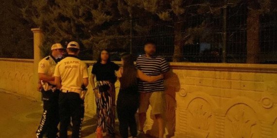 konyada-alkollu-surucu-polisten-kacti-yakalaninca-yakinlari-gazetecilere-saldirdi-M8edZPXD.jpg