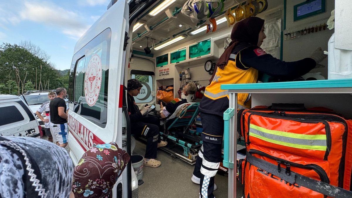 Pazar - Hemşin yolu üzerindeki Pazar ilçesine bağlı Başköy mevkiinde yaşanan korkutucu kaza