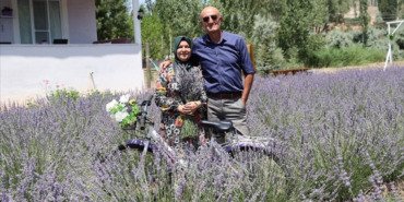 samsunda-astim-hastasi-esi-icin-yerlestigi-koyde-lavanta-bahcesi-kurdu-ltXicgSg.jpg