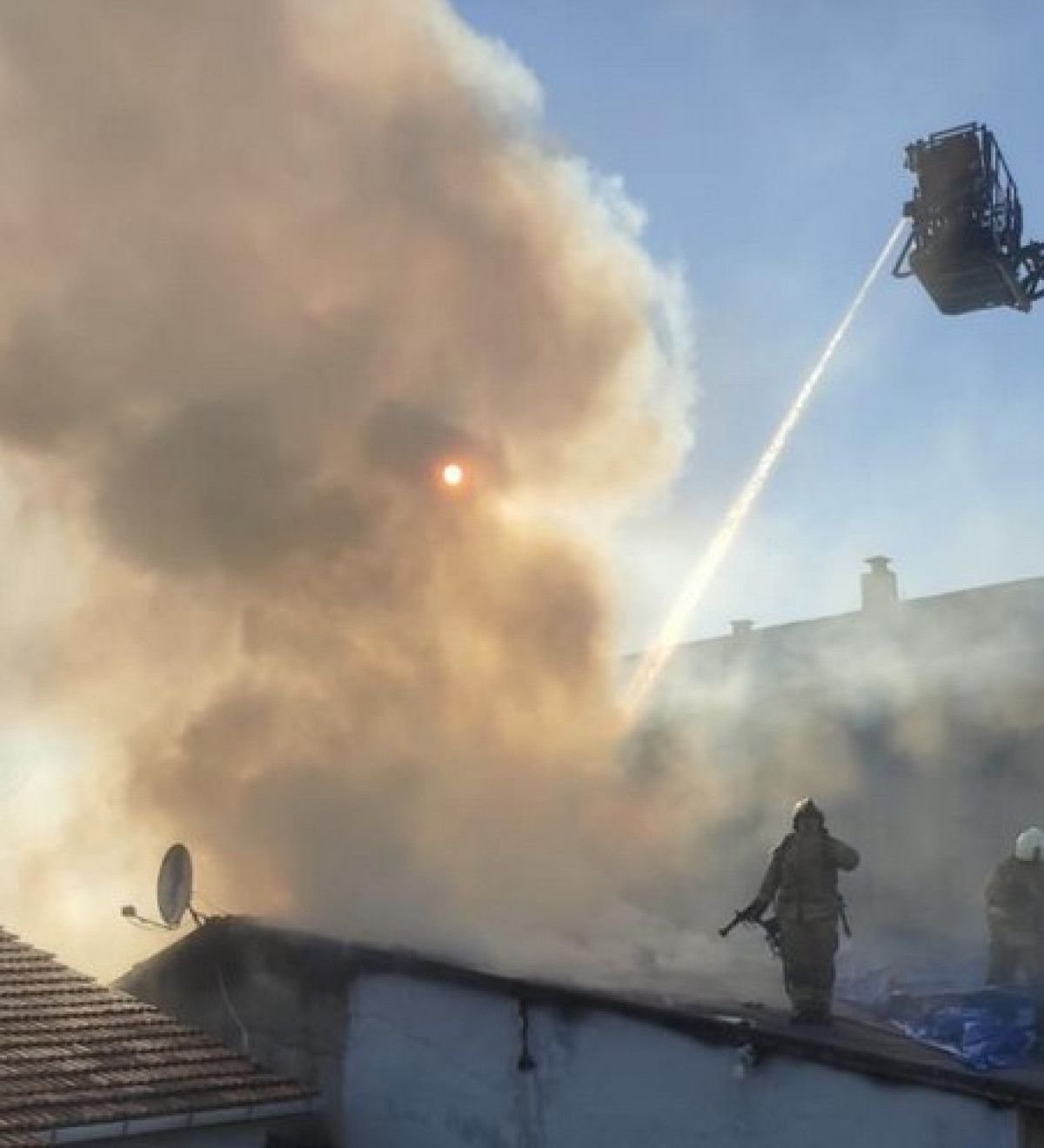 Ümraniye’de Gecekondu Yangını 1 İstanbul Ümraniye’deki Yangın Olayı ve Çevresel Etkiler