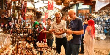 turistlerden-yilin-ilk-yarisinda-turkiyeden-rekor-degerinde-hediyelik-esya-satin-aldi-j8Opp4th.jpg