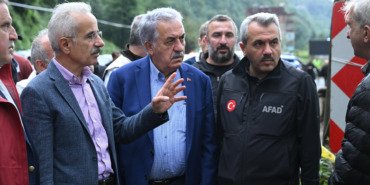 abdulkadir-uraloglu-sel-felaketinin-yasandigi-rizeyi-ziyaret-etti-XtbLr4Jz.jpg