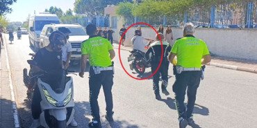 antalyada-denetime-takilan-motosikletli-polisin-arkasini-donmesini-firsat-bilip-kacti-sXROMqDT.jpg