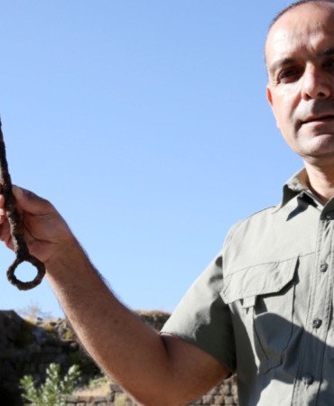 bitlis-kalesindeki-kazi-sirasinda-kalenin-anahtari-bulundu-2gwD7l9r.jpg