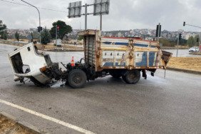 canakkalede-kaza-yapan-kamyonet-surucusu-dogum-gununde-yasamini-yitirdi-zcUj9se5.jpg