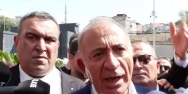 gursel-tekin-chp-istanbul-il-binasi-kapisinda-temaslar-var-binaya-girecegiz-jDjtymFY.jpg