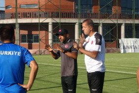 İşitme engelli ailesinin sesi oldu, Ay Yıldızlı formaya hizmet ediyor 8 isitme-engelli-ailesinin-sesi-oldu-ay-yildizli-formaya-hizmet-ediyor-uVbi5TLp.jpg