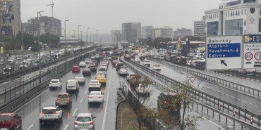 istanbulda-trafik-yogunlugu-yuzde-80e-ulasti-9tH5Q9jD.jpg