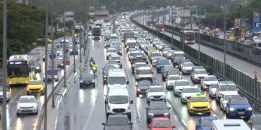 istanbulda-trafik-yogunlugu-yuzde-81-QKO6pqwW.jpg