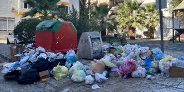 izmirde-toplanmayan-copler-kotu-koku-yayiyor-6gXydZQS.jpg