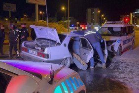 Kayseri'de 'dur' ihtarına uymayan otomobil sürücüsü polis otosuna çarptı: 2 memur yaralı 4 kayseride-dur-ihtarina-uymayan-otomobil-surucusu-polis-otosuna-carpti-2-memur-yarali-PZxMnOd2.jpg