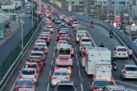 istanbulda-trafik-yogunlugu-yuzde-83e-ulasti-fVbYTSVh.jpg