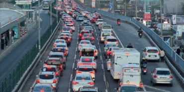 istanbulda-trafik-yogunlugu-yuzde-83e-ulasti-fVbYTSVh.jpg