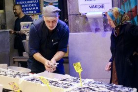 Trabzon'da hamsinin kilosu 200 lira 11 trabzonda-hamsinin-kilosu-200-lira-rxD75IPv.jpg