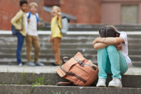 akran-zorbaligina-maruz-kalan-cocuklarin-suca-suruklenme-olasiligi-artiyor-tnPTuxhy.webp