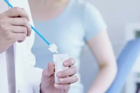 Tarama, aşı, erken tanı ve tütünden uzak yaşam kanserden korunmada etkin rol oynuyor 4 tarama-asi-erken-tani-ve-tutunden-uzak-yasam-kanserden-korunmada-etkin-rol-oynuyor-SwLnypl9.webp