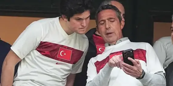 ali-kocun-oglunun-giydigi-turkiye-formasi-dikkat-cekti-arkasina-bakin-ne-yazdirmis-FT2zFlUY.webp