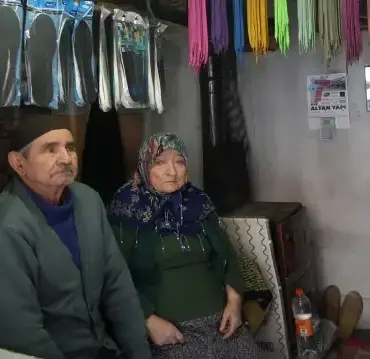 bir-an-bile-ayrilmiyorlar-64-yillik-ayakkabi-tamircisi-her-sabah-dukkanini-esiyle-aciyor-Ad3ktYbx.webp