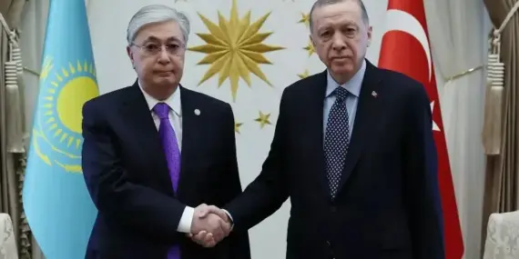 cumhurbaskani-erdogan-kazakistanli-mevkidasi-tokayev-ile-gorustu-t365algI.webp