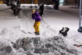 erzurum-kalesi-onunde-genclerin-snowboard-sovu-a2N2AXdD.jpg