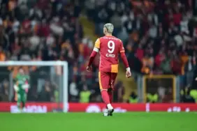 galatasarayli-yildiz-yine-idmanda-yer-almadi-hicbir-sey-eskisi-gibi-degil-a5TwrfRq.webp