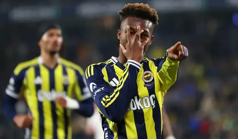 nene-hat-trick-yapti-fenerbahce-evinde-gaziantep-fkyi-farkli-maglup-etti-ozet-QukNEEXD.webp