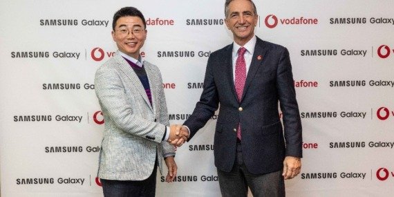 vodafone-ve-samsungdan-mobil-dunya-kongresinde-yeni-5g-destekli-cihaz-is-birligi-bbGfRkjM.jpg